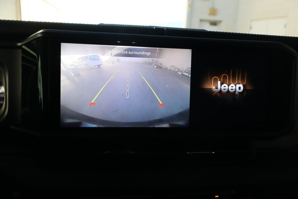Used 2026 Jeep Wrangler Unlimited Sahara AWD/4WD image 27