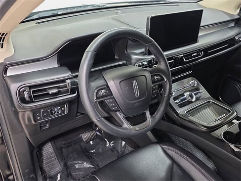 Used 2022 Lincoln Nautilus Standard image 13