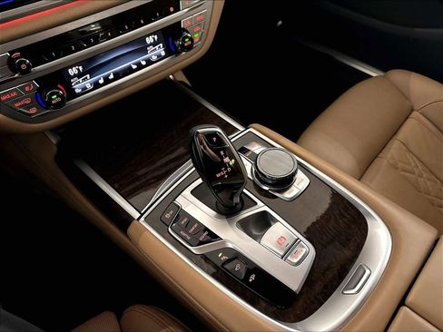 Used 2021 BMW 750i xDrive w/ Executive Package AWD/4WD image 20