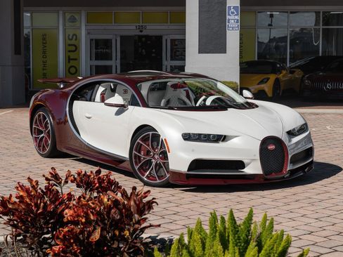 Used 2021 Bugatti Chiron image 12