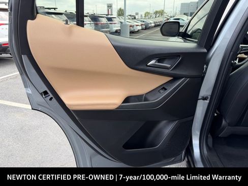 Used 2025 Chevrolet Equinox ACTIV w/ Convenience Package III FWD image 17