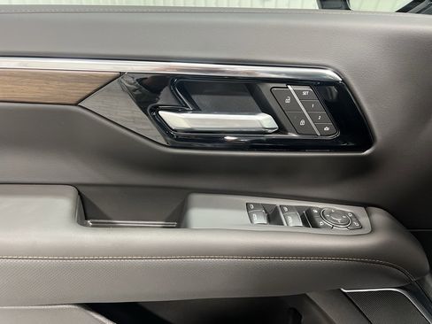 New 2026 Chevrolet Suburban High Country image 22