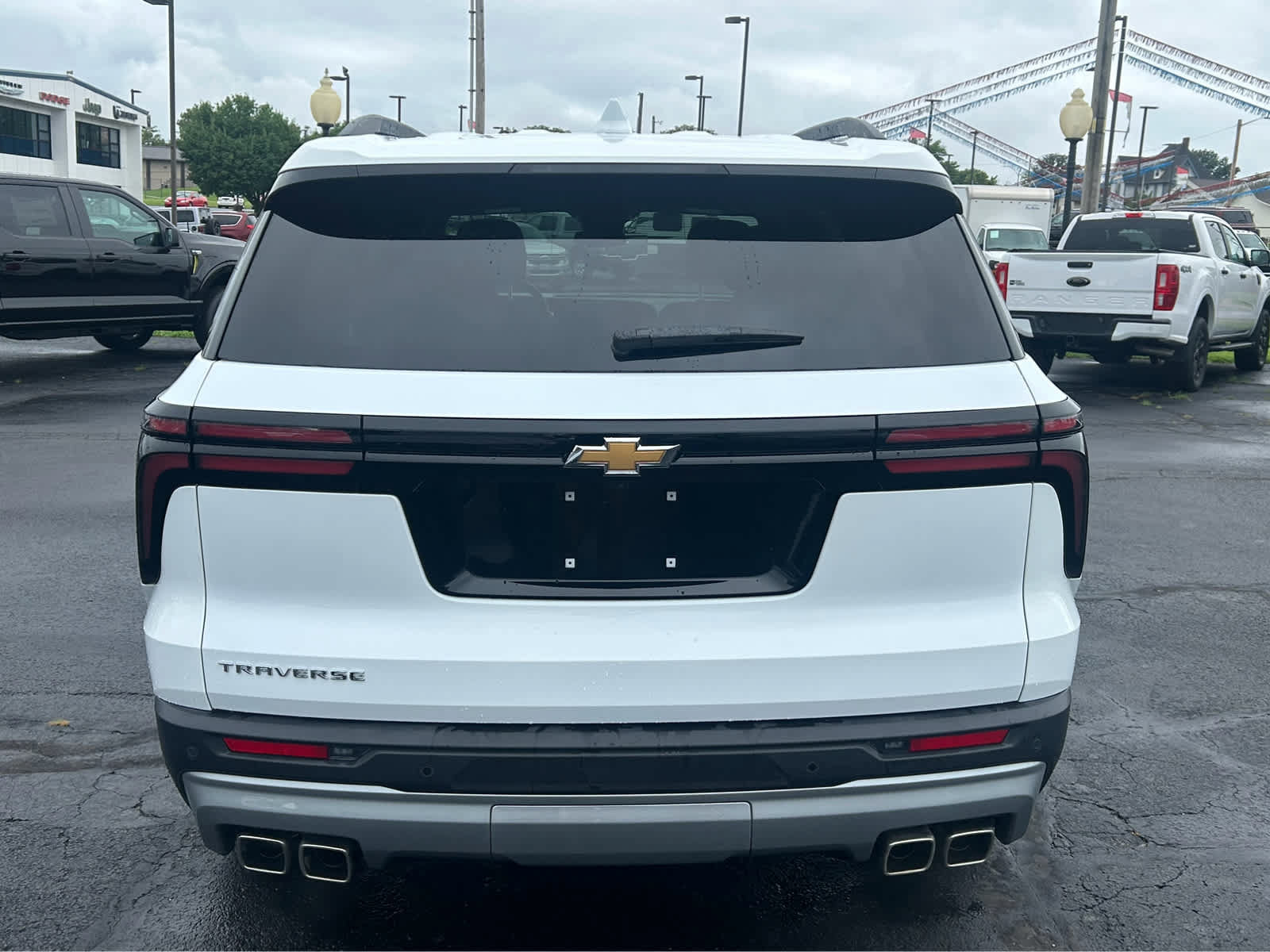 Used 2025 Chevrolet Traverse LT FWD image 5