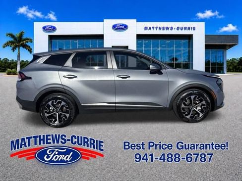 Used 2025 Kia Sportage EX FWD image 3