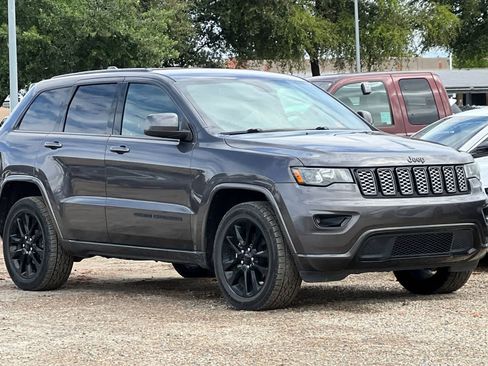 Used 2018 Jeep Grand Cherokee Altitude image 10