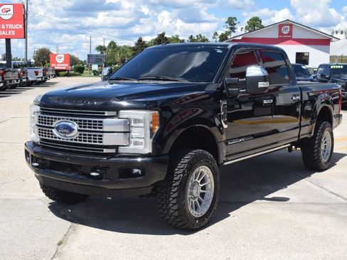 Used 2017 Ford F250 Platinum w/ Platinum Ultimate Package AWD/4WD image 6