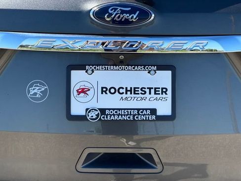 Used 2017 Ford Explorer XLT w/ Equipment Group 202A AWD/4WD image 44