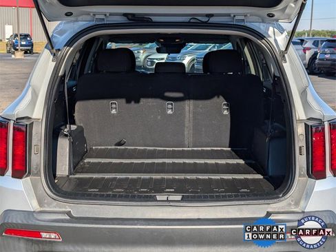 Used 2022 Kia Sorento LX image 8