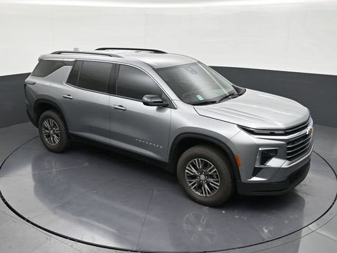 Used 2026 Chevrolet Traverse LT FWD image 18