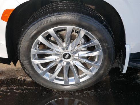 Used 2023 Cadillac Escalade ESV Premium Luxury image 4