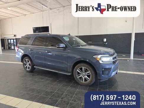 Used 2023 Ford Expedition XLT image 2