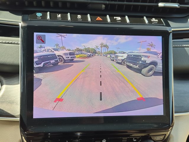 Used 2023 Jeep Grand Cherokee 4WD 4xe image 14