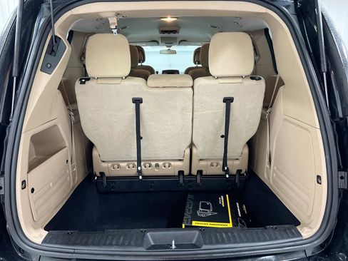 Used 2016 Dodge Grand Caravan SXT FWD image 23