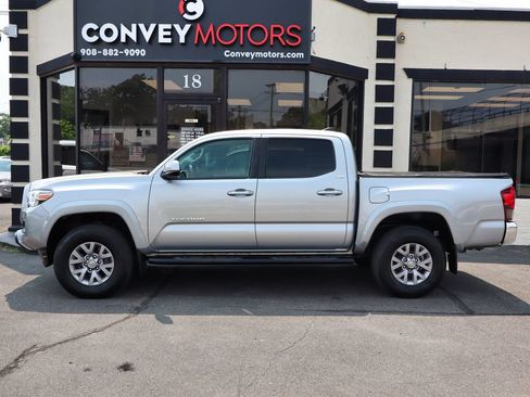 Used 2019 Toyota Tacoma SR5 AWD/4WD image 5