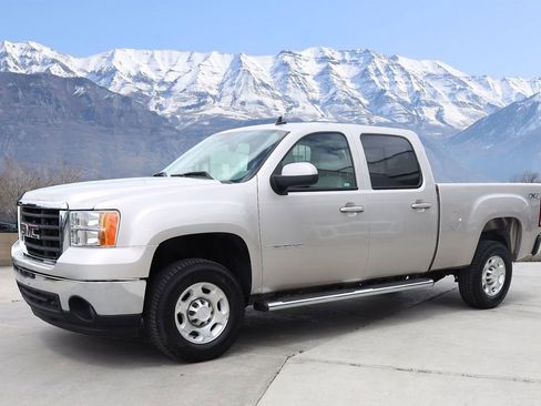 Used 2007 GMC Sierra 2500 SLT w/ Convenience Package AWD/4WD image 2