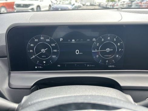 Used 2025 Kia Seltos EX w/ EX Sunroof Package FWD image 11