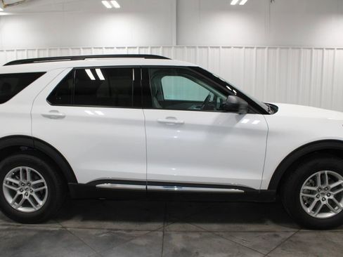 Used 2025 Ford Explorer Active w/ Active Comfort Package image 11