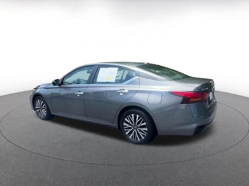 Used 2025 Nissan Altima 2.5 SV FWD image 10