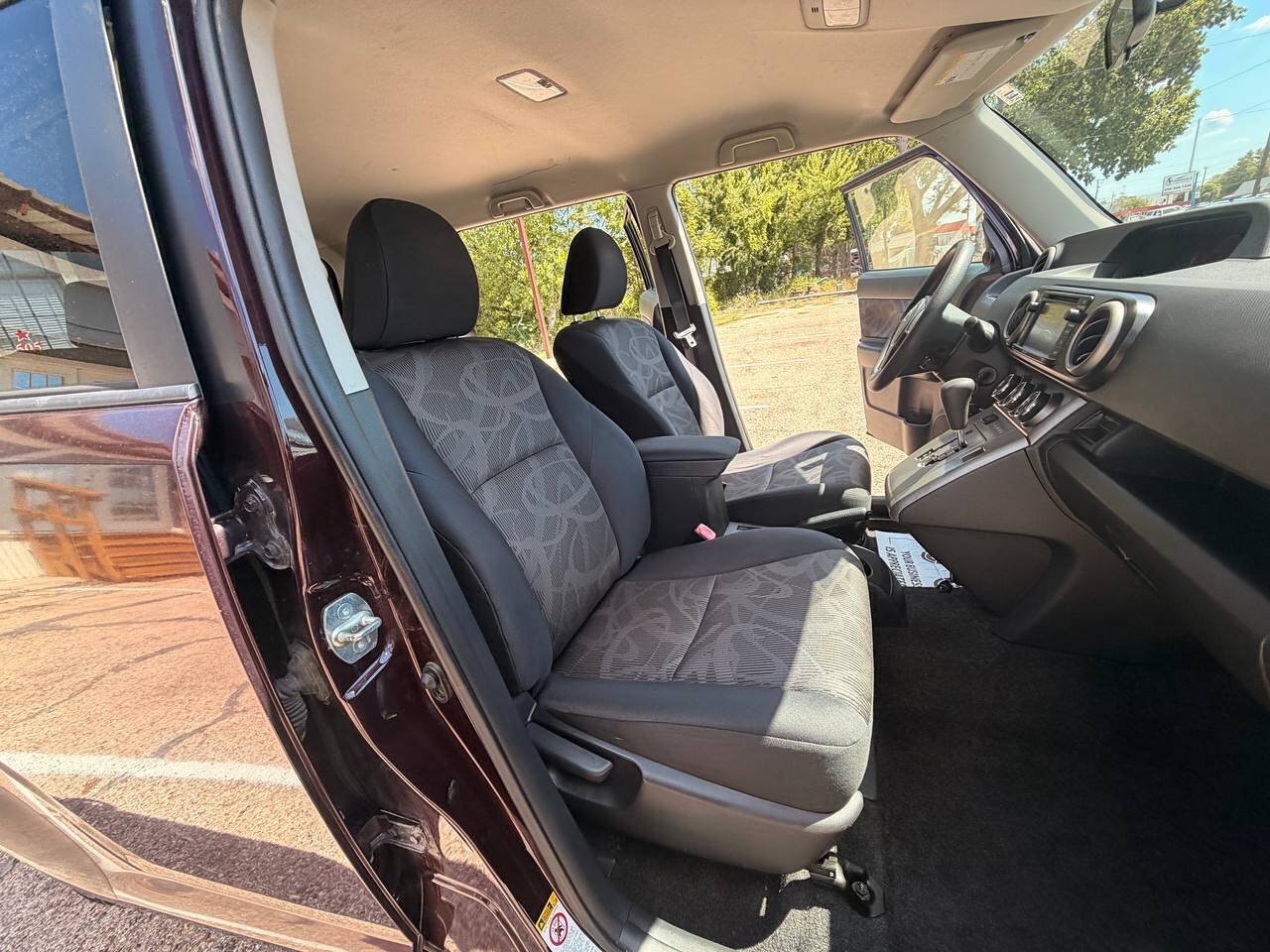 Used 2015 Scion xB FWD image 13