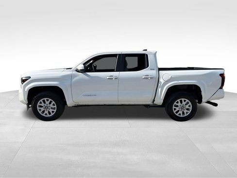 Used 2025 Toyota Tacoma SR5 w/ SR5 Upgrade Package AWD/4WD image 4