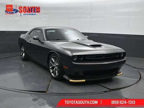 Used 2022 Dodge Challenger GT RWD image 4