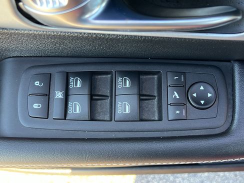 Used 2026 Chrysler Pacifica Limited w/ Uconnect Theater Family Group image 13