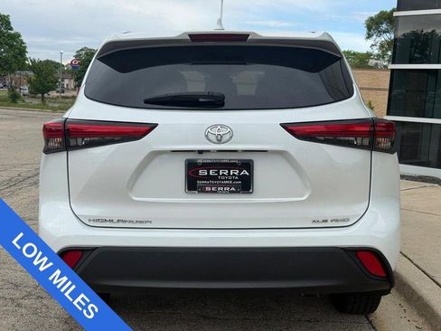 Used 2023 Toyota Highlander XLE AWD/4WD image 3