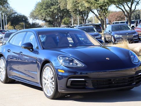 Used 2018 Porsche Panamera 4 image 2