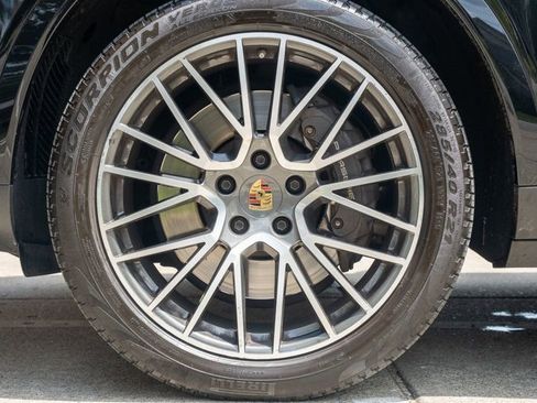 Used 2023 Porsche Cayenne AWD/4WD image 37