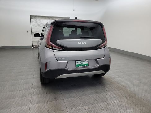 Used 2025 Kia Soul LX FWD image 6