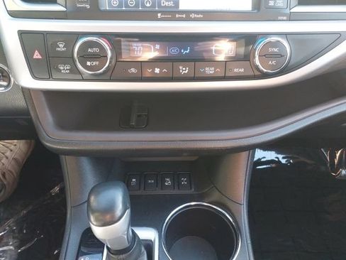 Used 2017 Toyota Highlander Limited AWD/4WD image 21