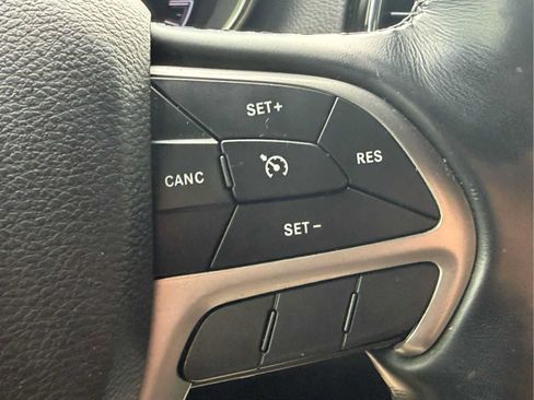 Used 2022 Jeep Grand Cherokee Limited AWD/4WD image 14