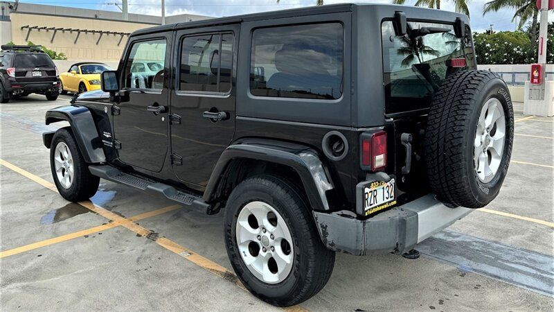 Used 2013 Jeep Wrangler Unlimited Sahara AWD/4WD image 3