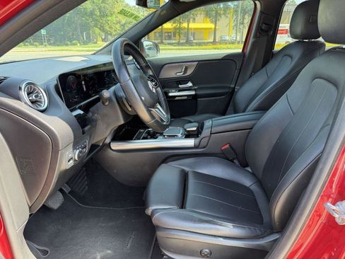 Used 2021 Mercedes-Benz GLA 250 4MATIC w/ Premium Package image 10
