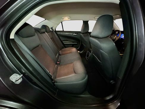 Used 2022 Chrysler 300 Touring w/ Sport Appearance Package AWD/4WD image 20
