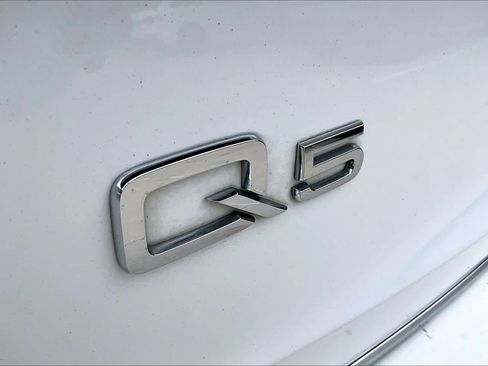 Used 2017 Audi Q5 2.0T Premium Plus w/ Technology Package AWD/4WD image 32