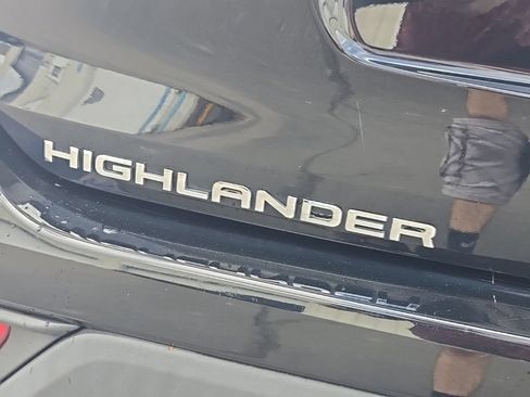 Used 2021 Toyota Highlander XLE AWD/4WD image 7