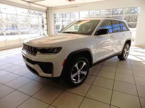 New 2026 Jeep Grand Cherokee Limited w/ Luxury Tech Group II RWD image 3
