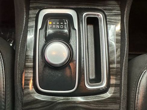 Used 2016 Chrysler 300 Limited image 17