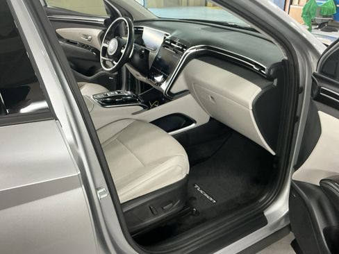 Certified 2024 Hyundai Tucson Limited AWD/4WD image 16