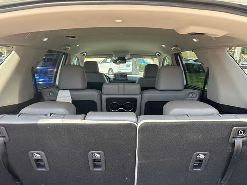 Used 2025 Honda Pilot EX-L image 5