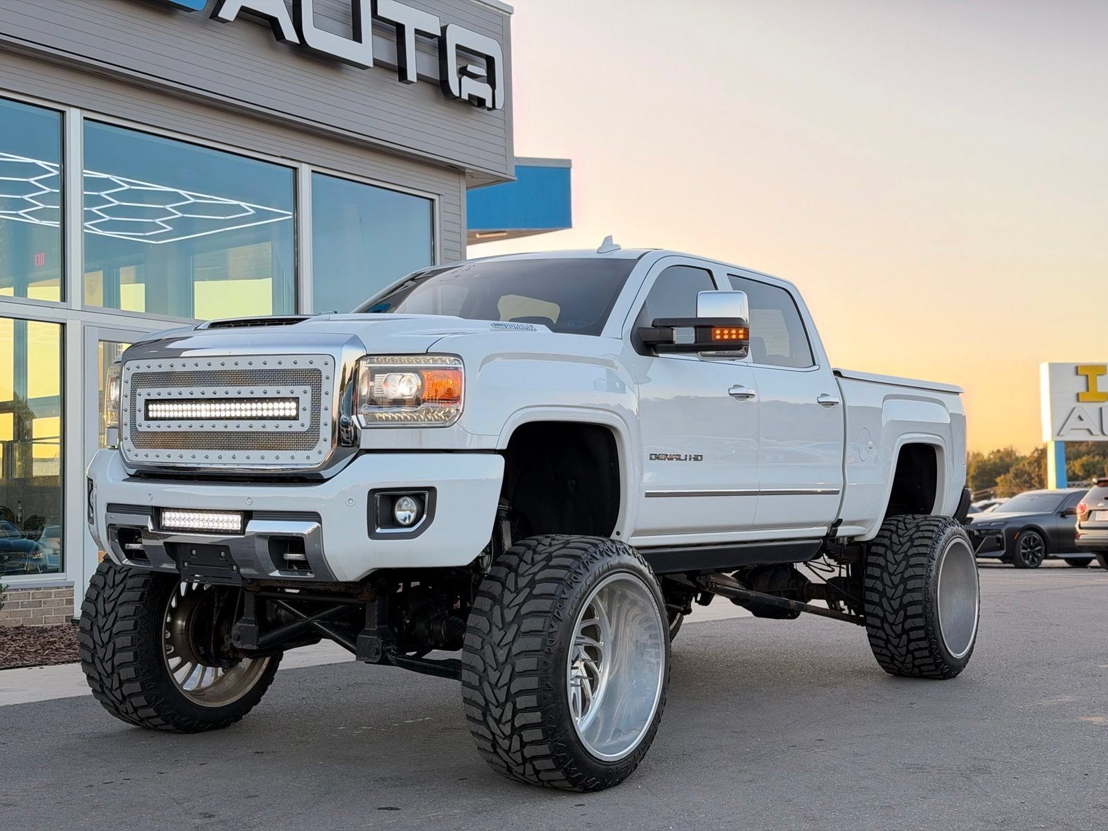Used 2017 GMC Sierra 2500 Denali w/ Duramax Plus Package AWD/4WD image 13