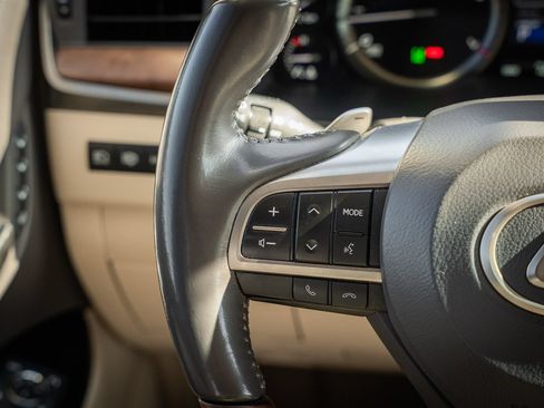 Used 2020 Lexus LX 570 4WD w/ Luxury Package image 38