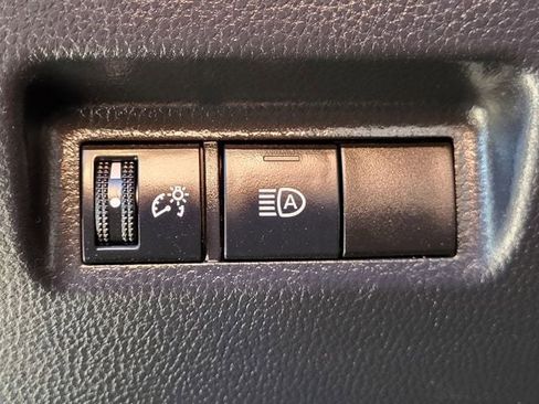 Used 2020 Toyota RAV4 LE image 9