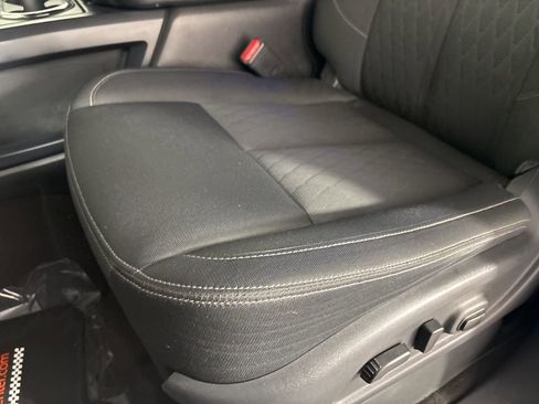 Used 2018 Nissan Titan SV w/ SV Convenience Package image 10