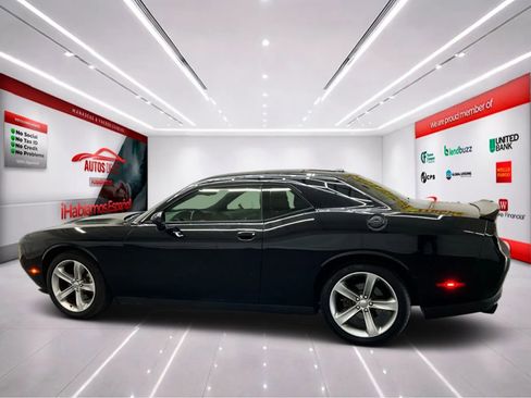 Used 2018 Dodge Challenger R/T RWD image 4