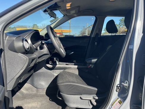 Used 2023 Nissan Kicks SV image 7