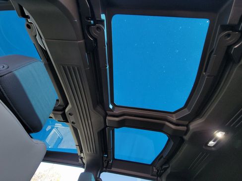 New 2026 GMC Hummer EV SUV w/ LPO, Dark Essentials Package AWD/4WD image 8