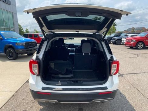 Used 2021 Ford Explorer XLT w/ Equipment Group 202A AWD/4WD image 27