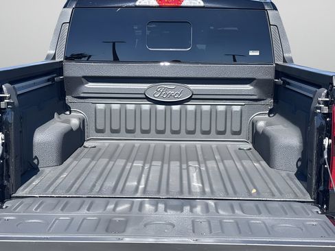 Used 2025 Ford Maverick Lobo image 8